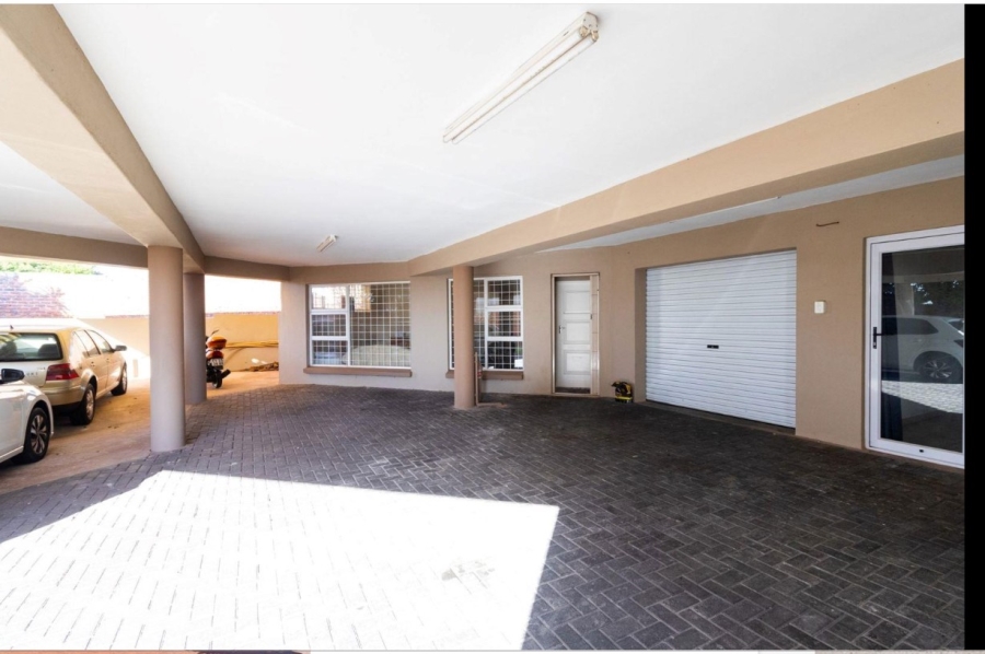 8 Bedroom Property for Sale in Middedorp Western Cape